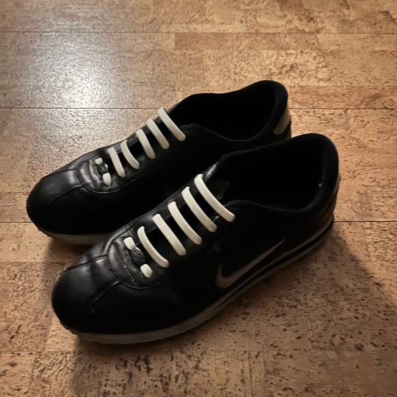 Nike Cortez - Picture 2 of 5